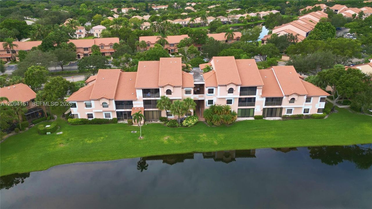 For Sale: $269,000 (2 beds, 2 baths, 985 Square Feet)