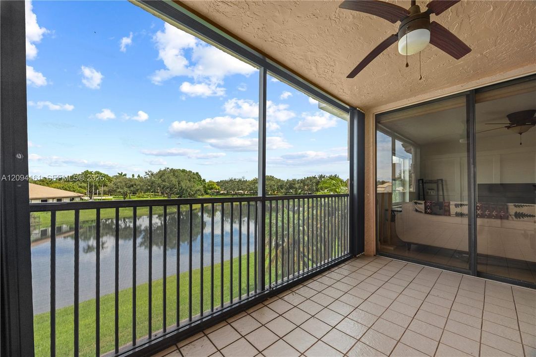 For Sale: $269,000 (2 beds, 2 baths, 985 Square Feet)