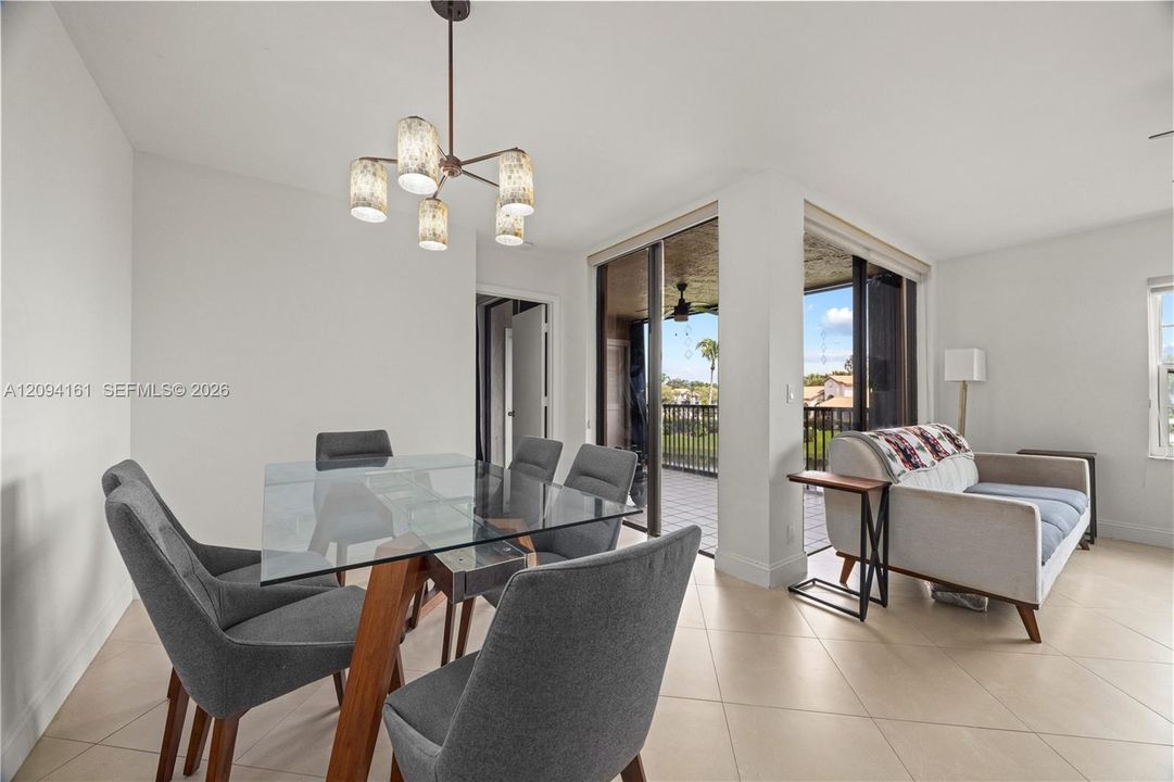For Sale: $269,000 (2 beds, 2 baths, 985 Square Feet)