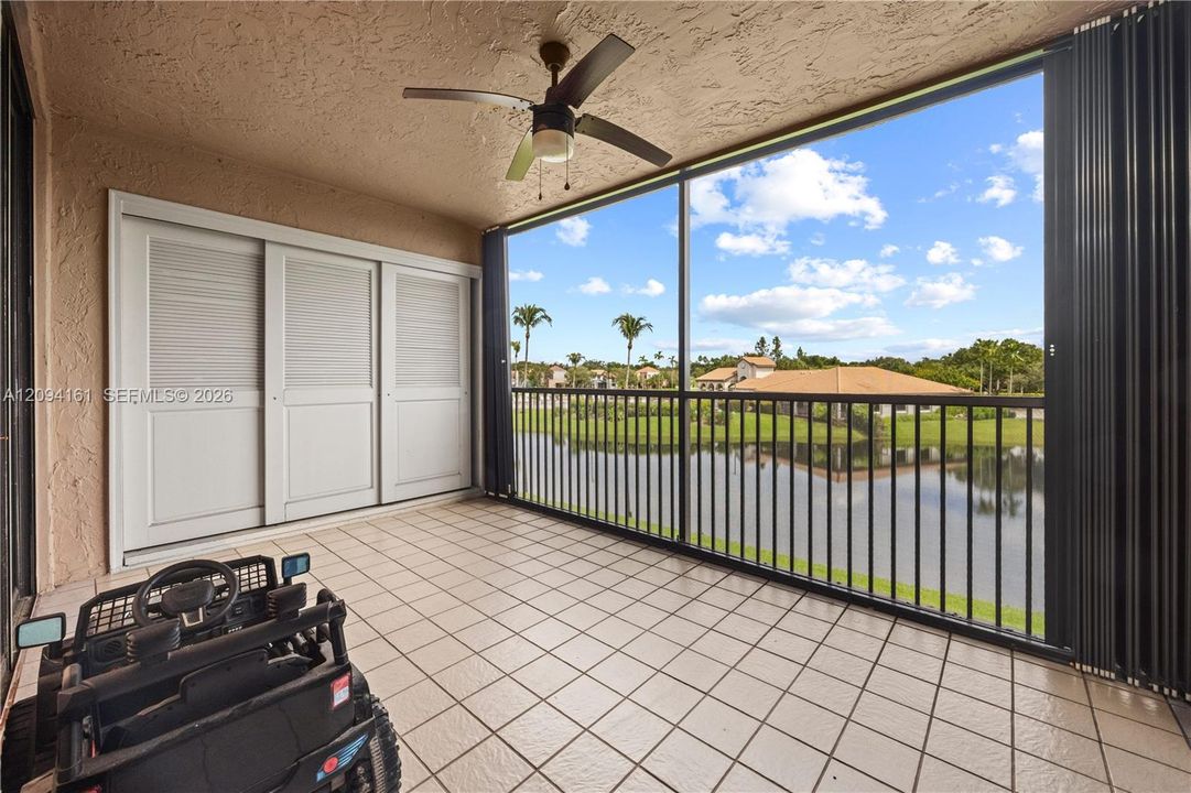 For Sale: $269,000 (2 beds, 2 baths, 985 Square Feet)
