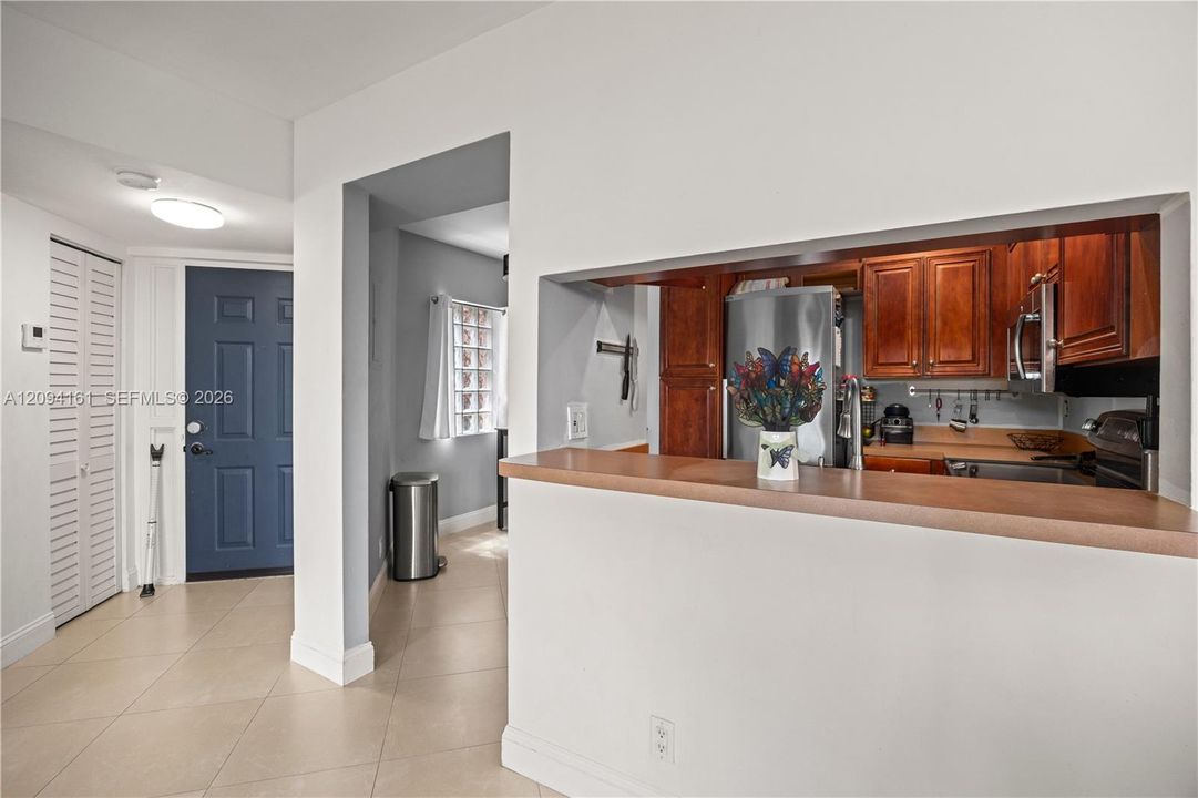 For Sale: $269,000 (2 beds, 2 baths, 985 Square Feet)