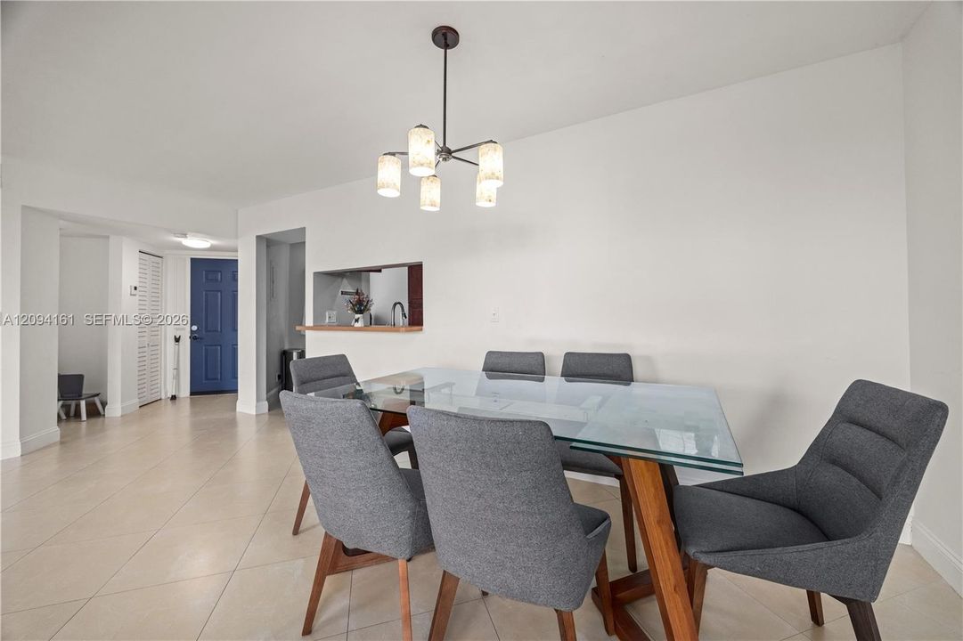 For Sale: $269,000 (2 beds, 2 baths, 985 Square Feet)