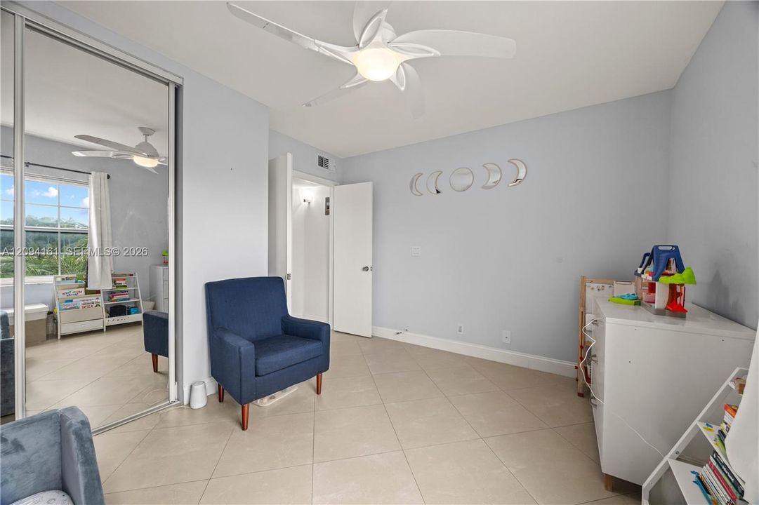 For Sale: $269,000 (2 beds, 2 baths, 985 Square Feet)