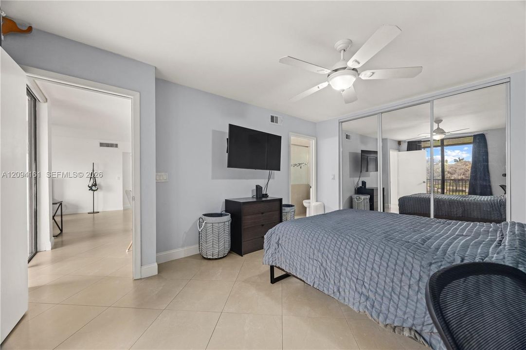 For Sale: $269,000 (2 beds, 2 baths, 985 Square Feet)