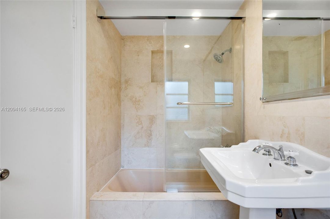 В аренду: $2,200 (1 спален, 1 ванн, 756 Квадратных фут)