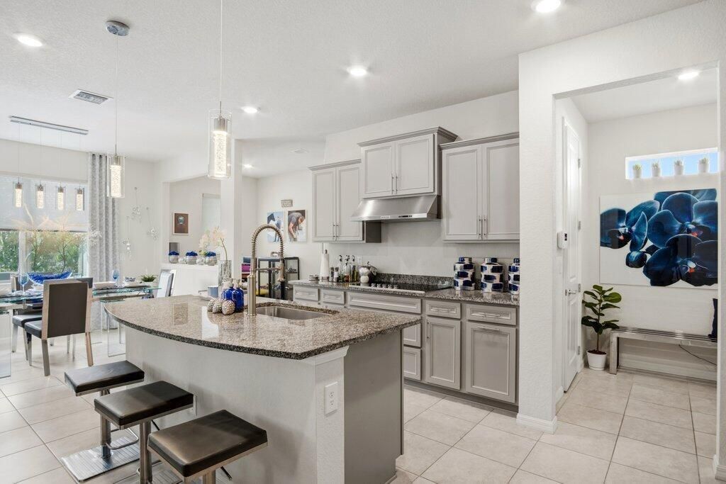Kitchen L.jpg-SMALL