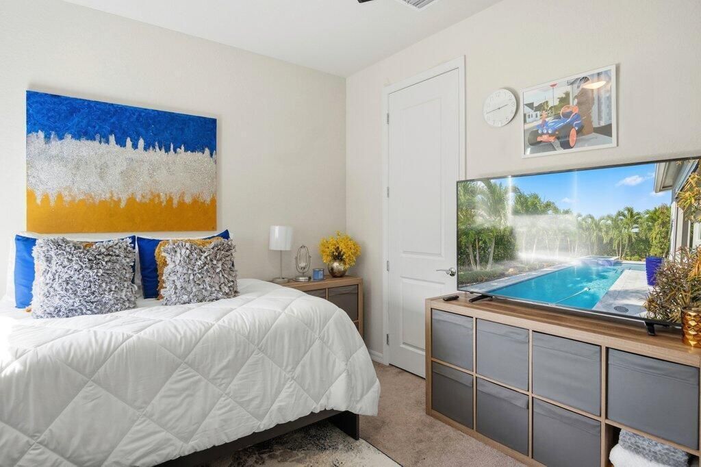 Guest 2nd Bedroom to Entry