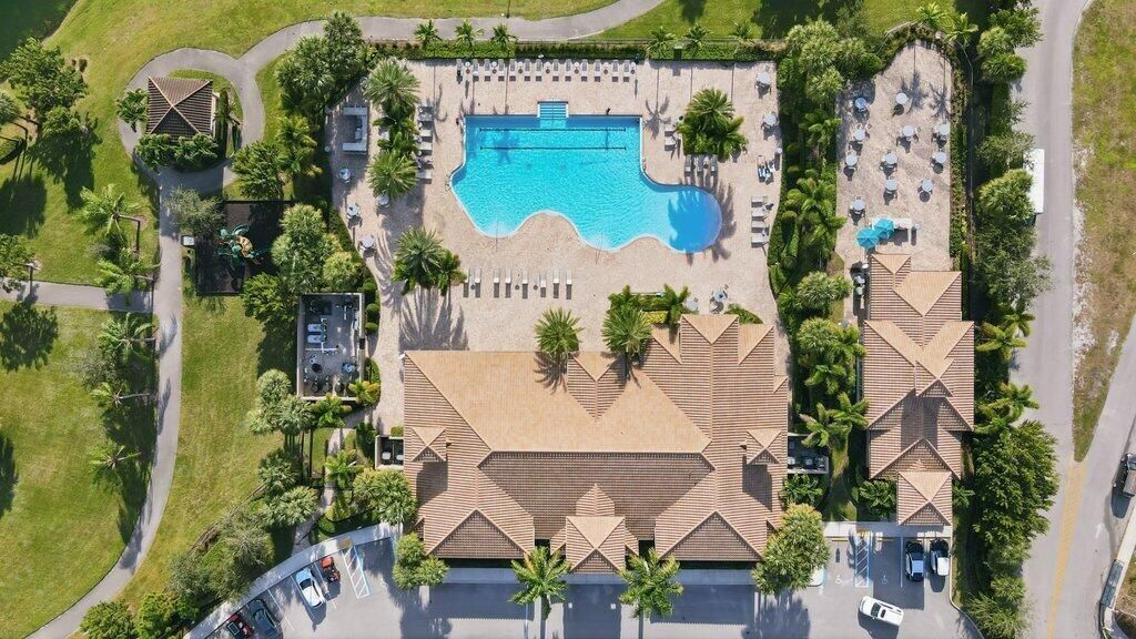 Community Pool.jpg-SMALL