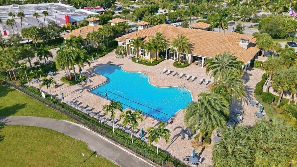Community Pool Corner.jpg-SMALL
