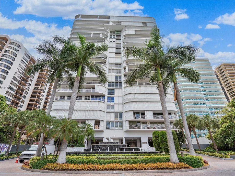 En Venta: $5,500,000 (3 camas, 3 baños, 3300 Pies cuadrados)