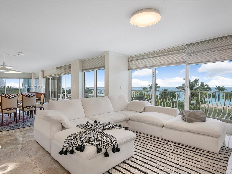 En Venta: $5,500,000 (3 camas, 3 baños, 3300 Pies cuadrados)
