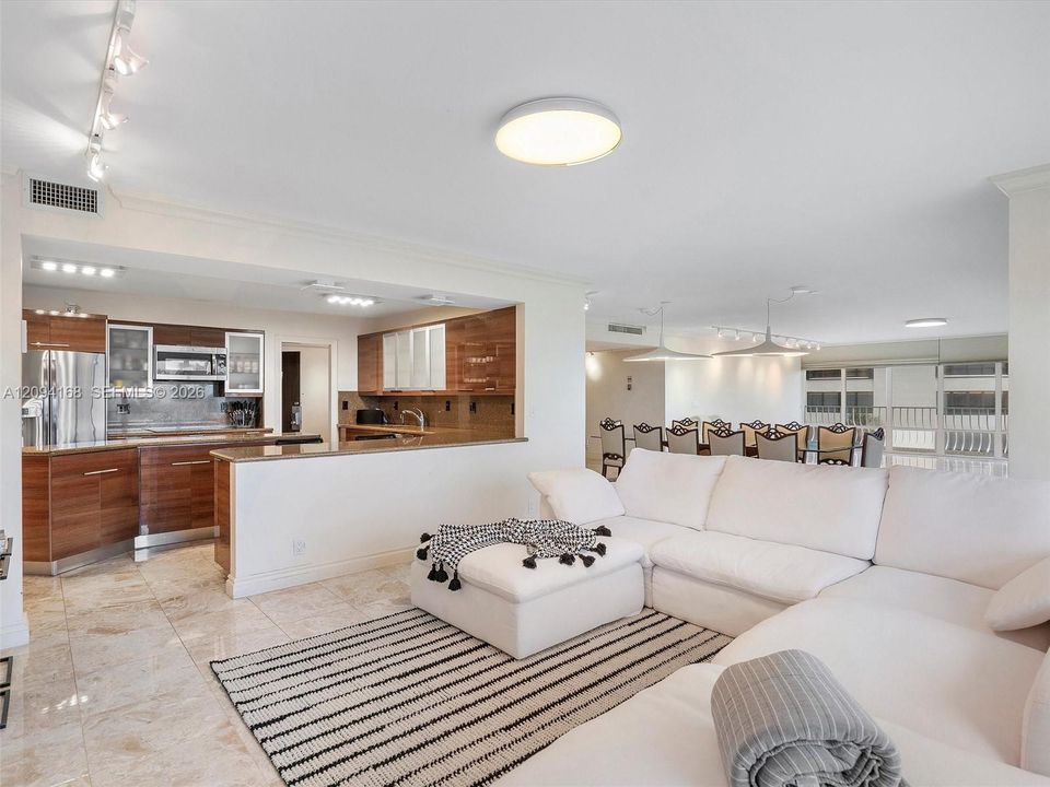 En Venta: $5,500,000 (3 camas, 3 baños, 3300 Pies cuadrados)