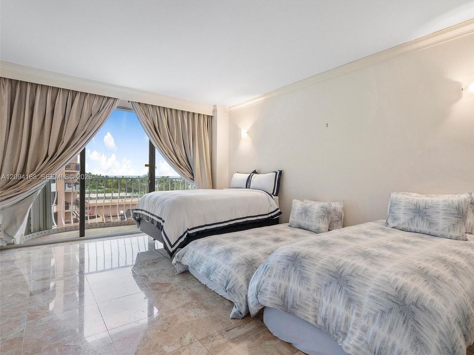En Venta: $5,500,000 (3 camas, 3 baños, 3300 Pies cuadrados)
