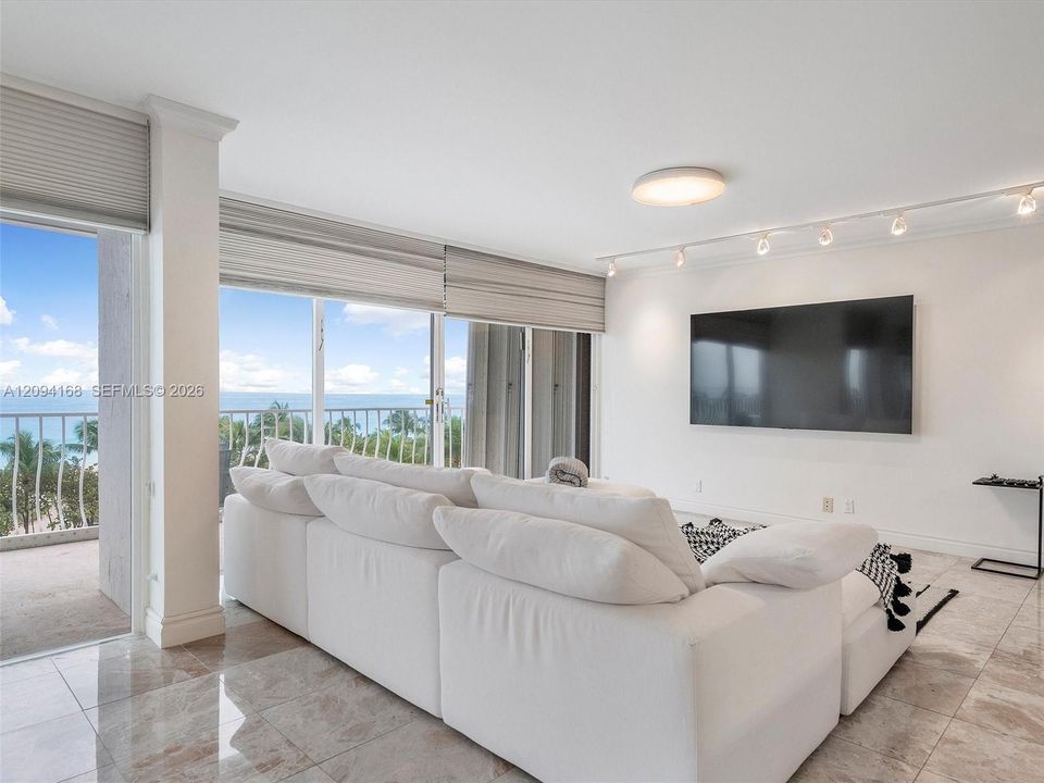 En Venta: $5,500,000 (3 camas, 3 baños, 3300 Pies cuadrados)