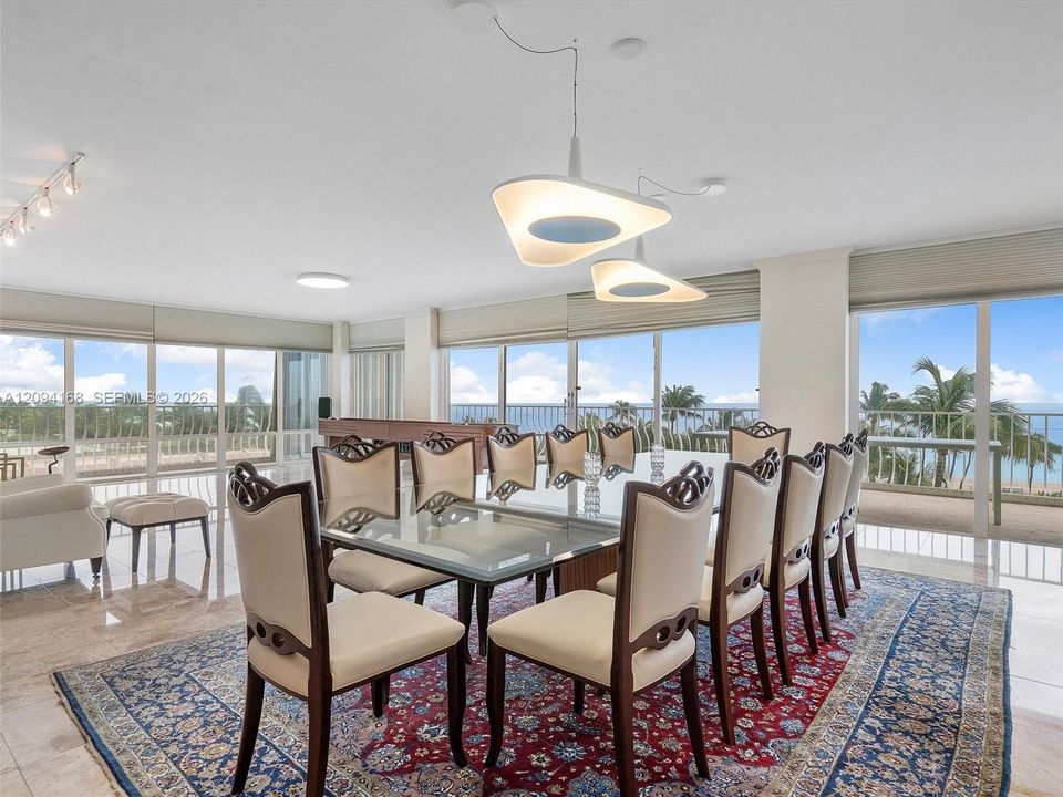 En Venta: $5,500,000 (3 camas, 3 baños, 3300 Pies cuadrados)