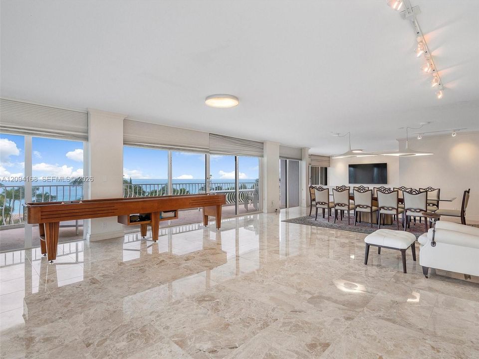 En Venta: $5,500,000 (3 camas, 3 baños, 3300 Pies cuadrados)