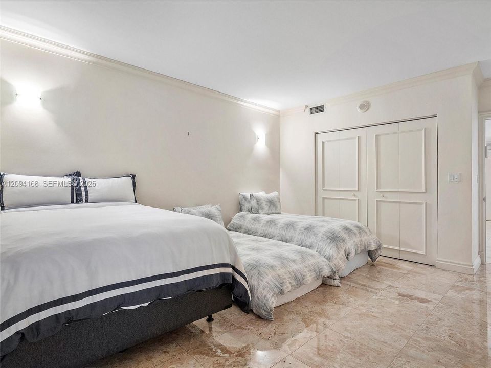 En Venta: $5,500,000 (3 camas, 3 baños, 3300 Pies cuadrados)