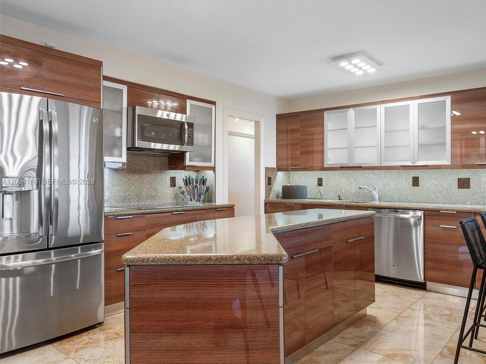 En Venta: $5,500,000 (3 camas, 3 baños, 3300 Pies cuadrados)