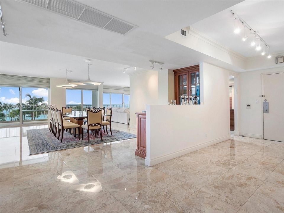 En Venta: $5,500,000 (3 camas, 3 baños, 3300 Pies cuadrados)