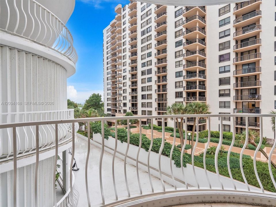 En Venta: $5,500,000 (3 camas, 3 baños, 3300 Pies cuadrados)