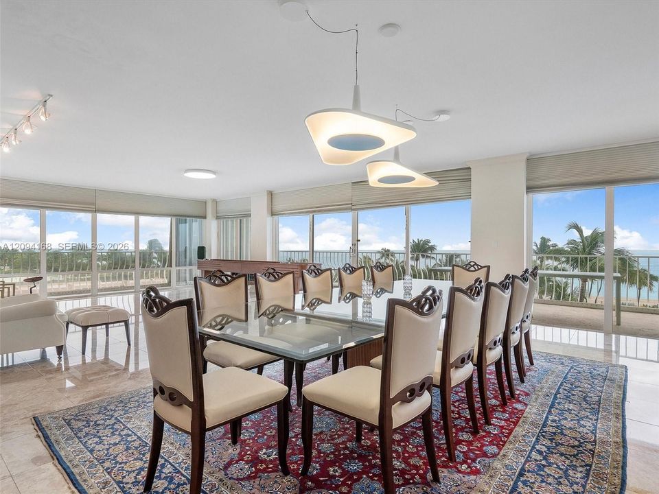 En Venta: $5,500,000 (3 camas, 3 baños, 3300 Pies cuadrados)