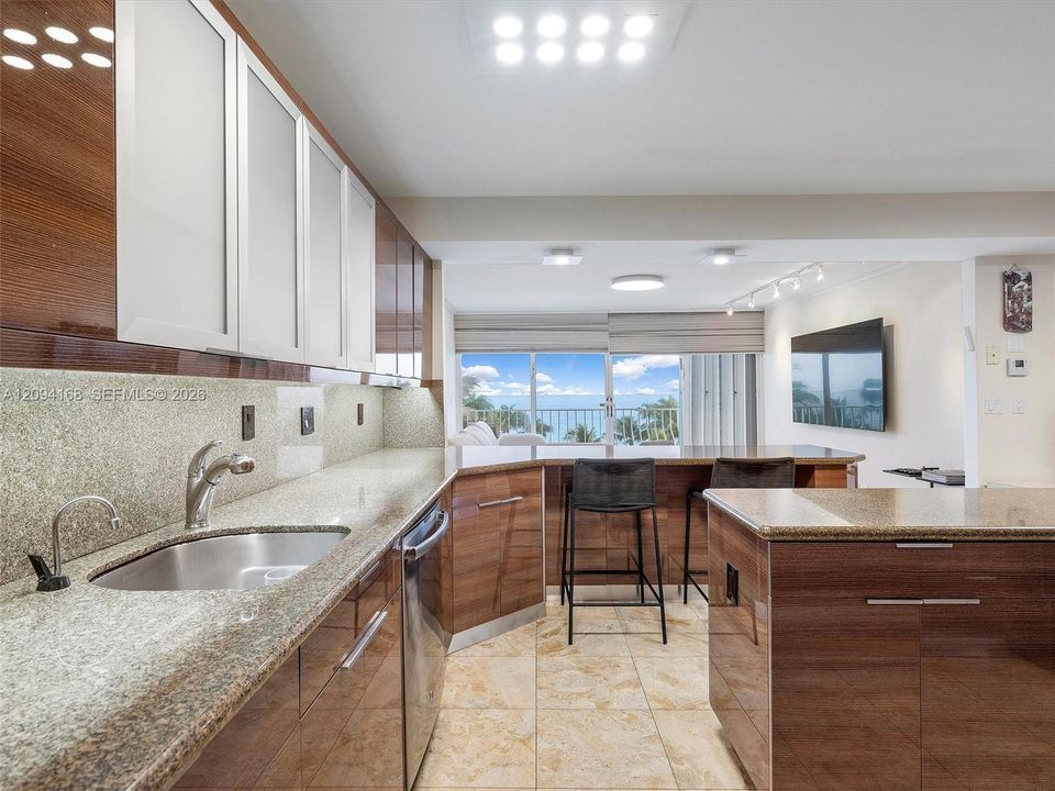 En Venta: $5,500,000 (3 camas, 3 baños, 3300 Pies cuadrados)