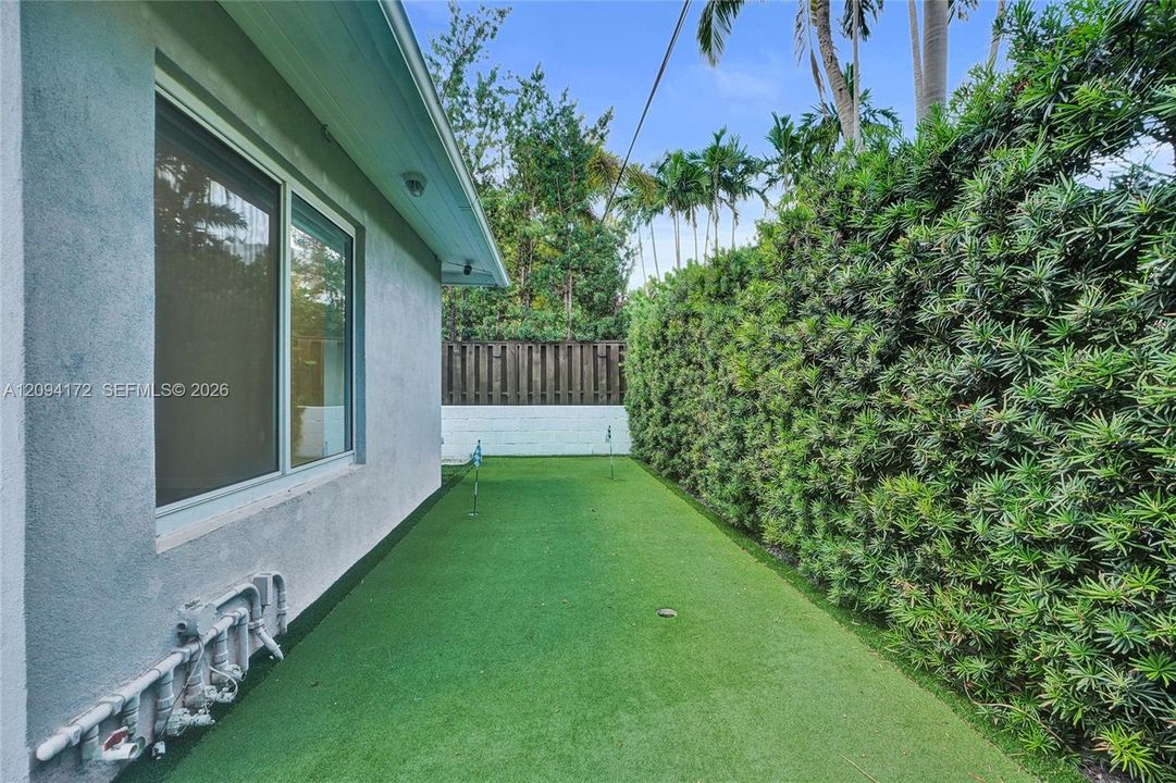 For Rent: $9,500 (4 beds, 2 baths, 2498 Square Feet)