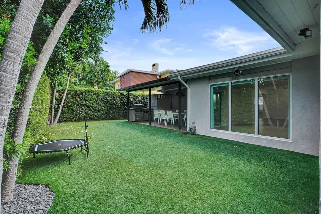 For Rent: $9,500 (4 beds, 2 baths, 2498 Square Feet)
