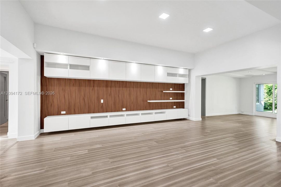 For Rent: $9,500 (4 beds, 2 baths, 2498 Square Feet)