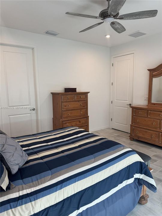 For Sale: $379,000 (2 beds, 2 baths, 1724 Square Feet)