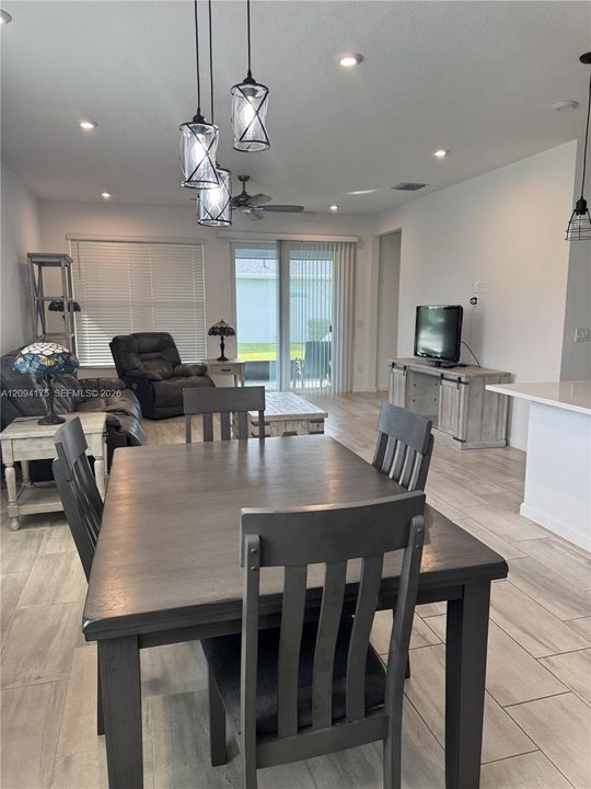 For Sale: $379,000 (2 beds, 2 baths, 1724 Square Feet)