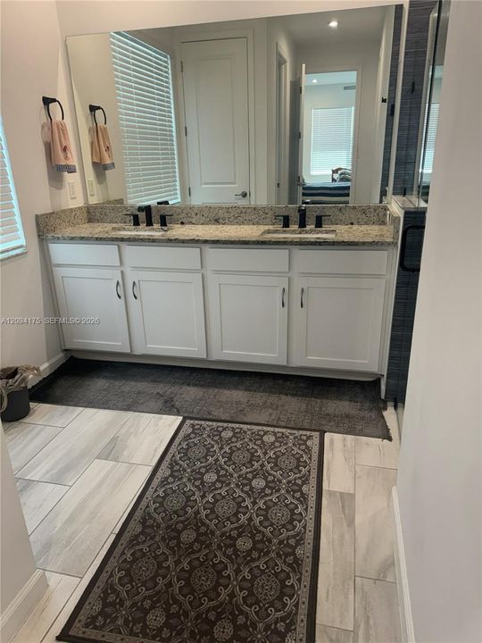 For Sale: $379,000 (2 beds, 2 baths, 1724 Square Feet)