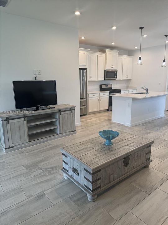 For Sale: $379,000 (2 beds, 2 baths, 1724 Square Feet)