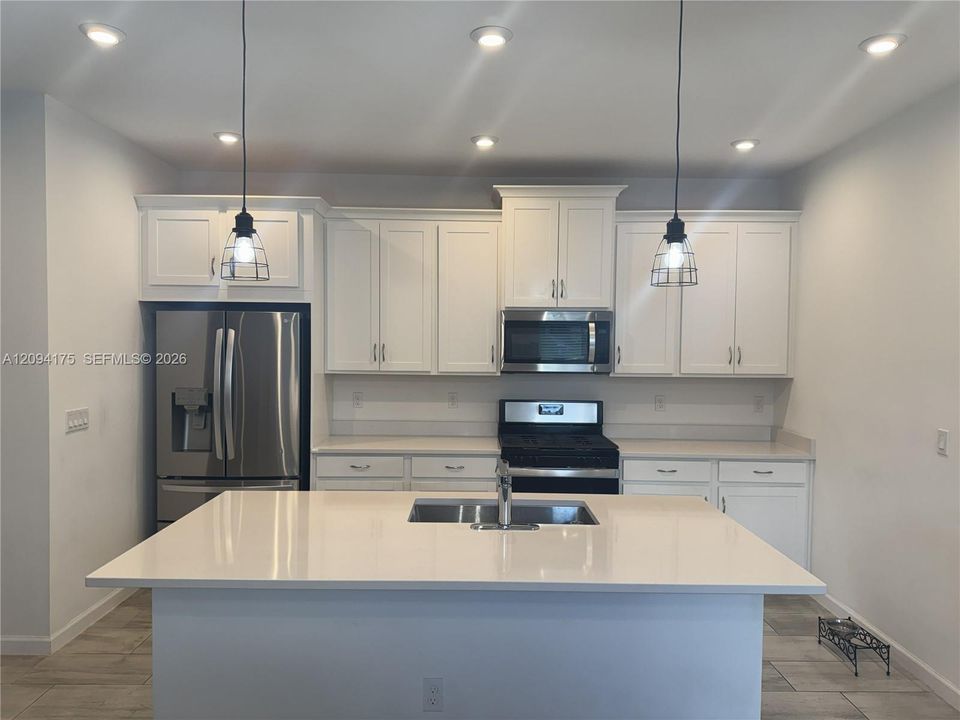 For Sale: $379,000 (2 beds, 2 baths, 1724 Square Feet)