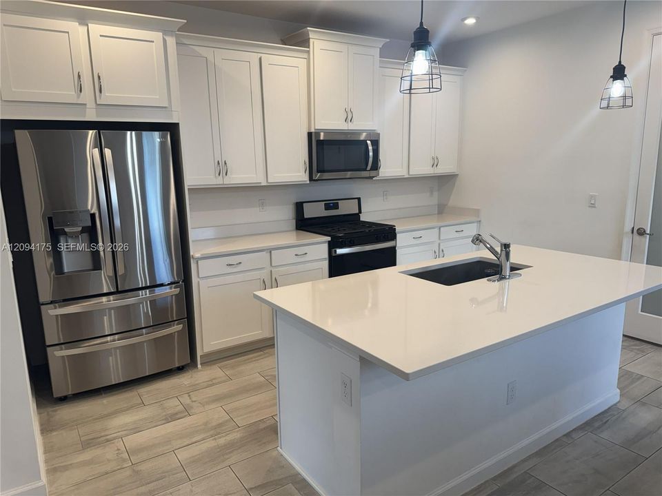 For Sale: $379,000 (2 beds, 2 baths, 1724 Square Feet)