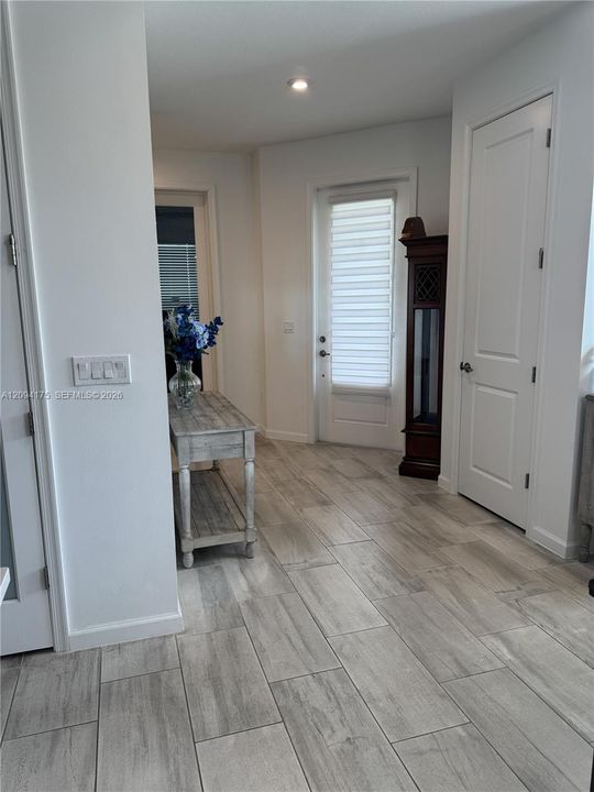 For Sale: $379,000 (2 beds, 2 baths, 1724 Square Feet)