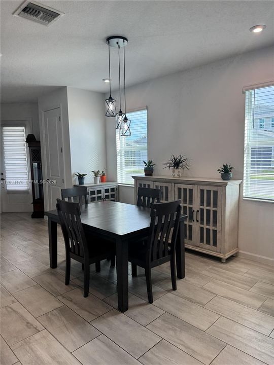 For Sale: $379,000 (2 beds, 2 baths, 1724 Square Feet)
