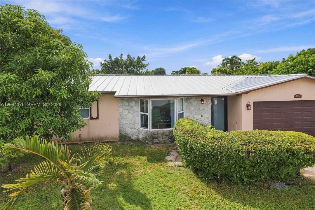 For Sale: $550,000 (4 beds, 2 baths, 1604 Square Feet)