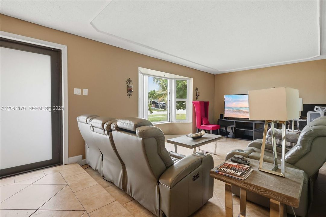 For Sale: $550,000 (4 beds, 2 baths, 1604 Square Feet)