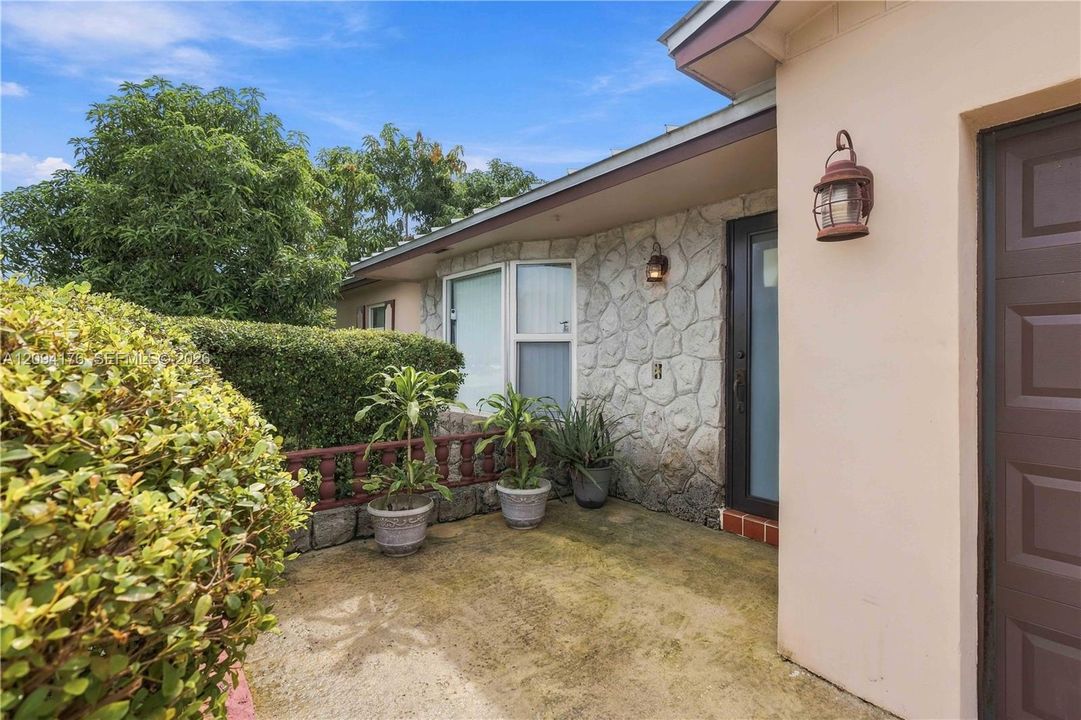 For Sale: $550,000 (4 beds, 2 baths, 1604 Square Feet)