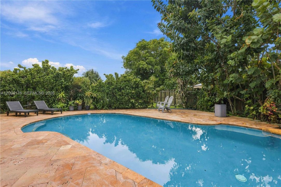 For Sale: $550,000 (4 beds, 2 baths, 1604 Square Feet)