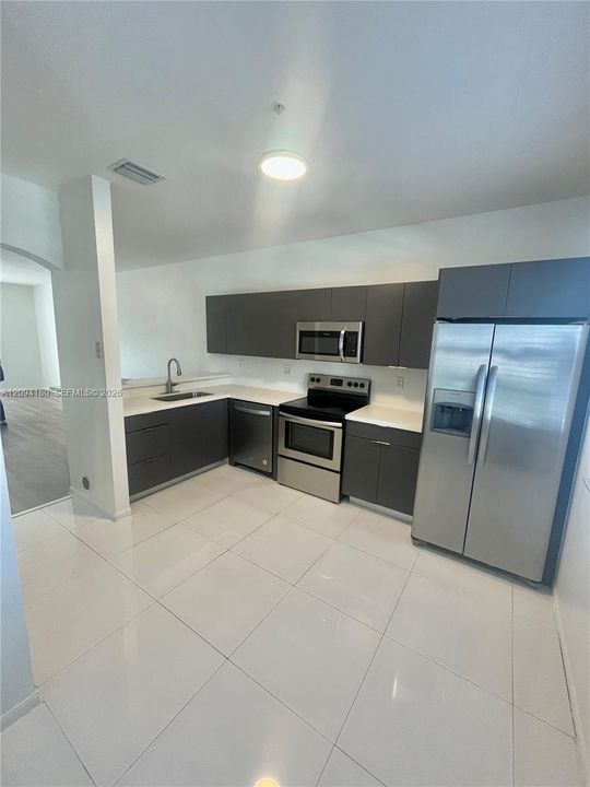 В аренду: $2,900 (3 спален, 2 ванн, 1370 Квадратных фут)