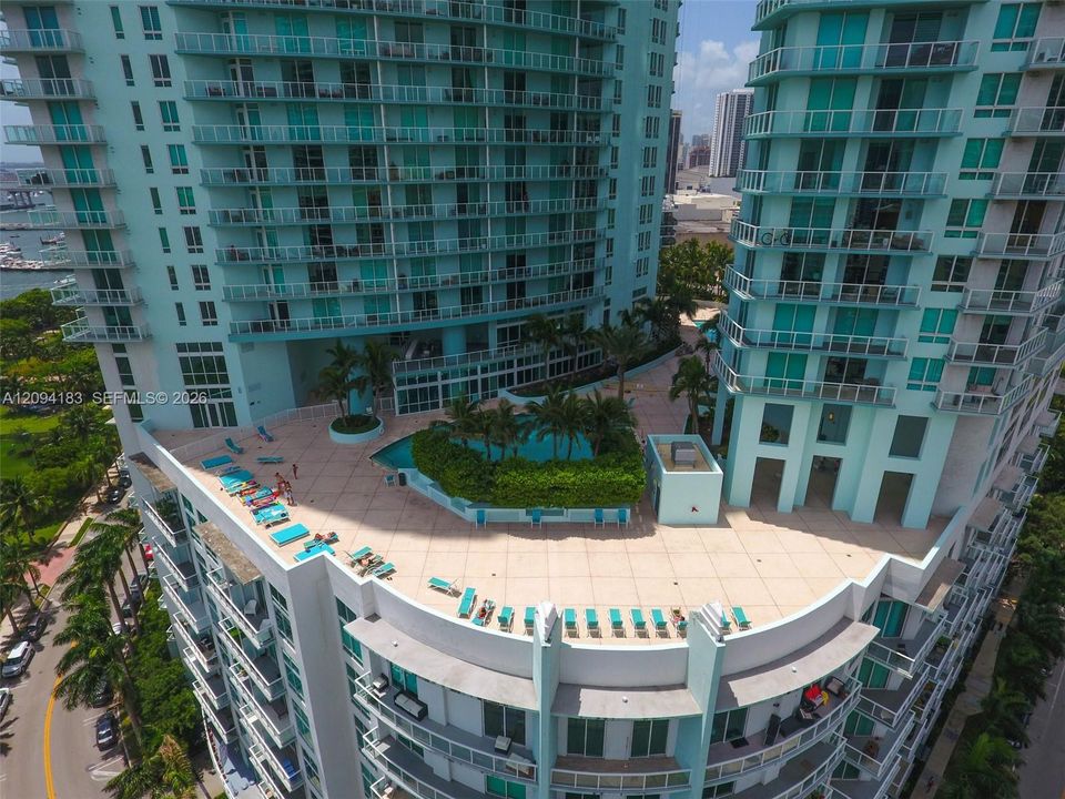 В аренду: $4,900 (2 спален, 2 ванн, 1239 Квадратных фут)