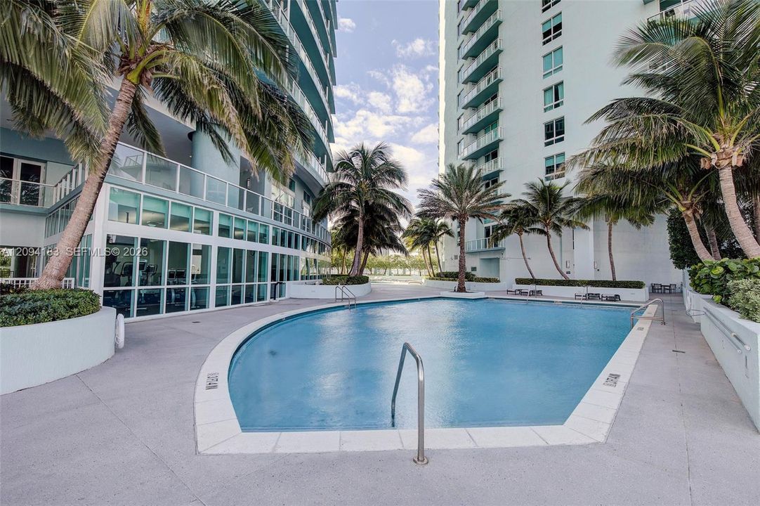 В аренду: $4,900 (2 спален, 2 ванн, 1239 Квадратных фут)