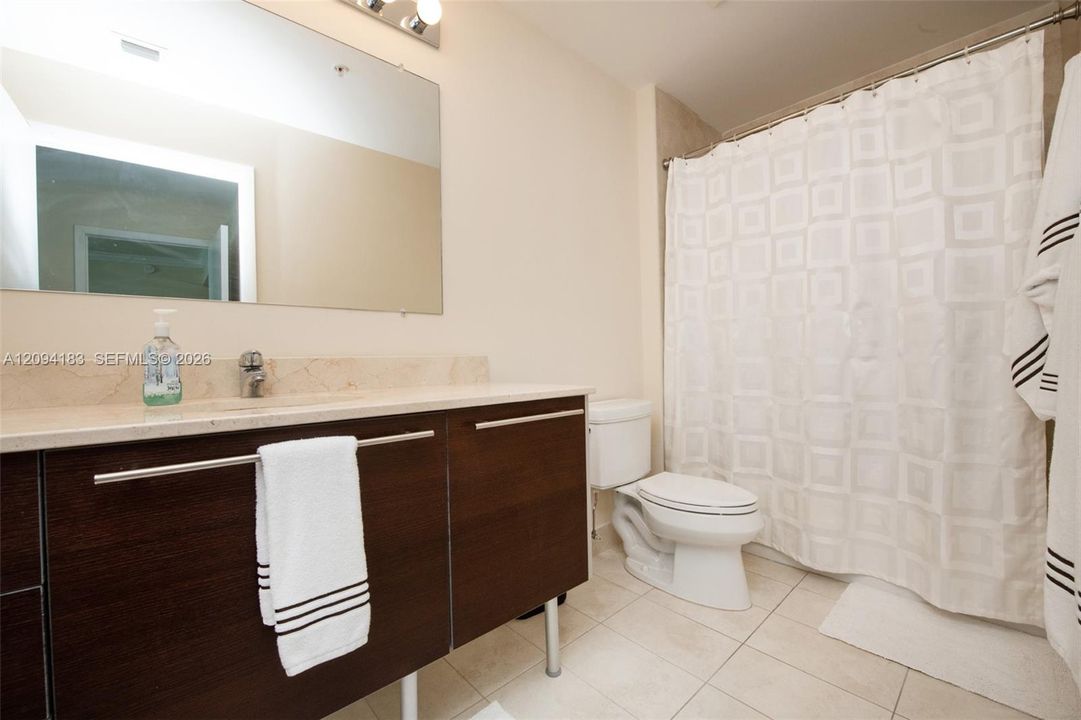 В аренду: $4,900 (2 спален, 2 ванн, 1239 Квадратных фут)