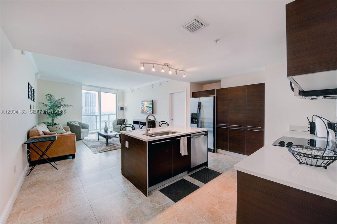 В аренду: $4,900 (2 спален, 2 ванн, 1239 Квадратных фут)