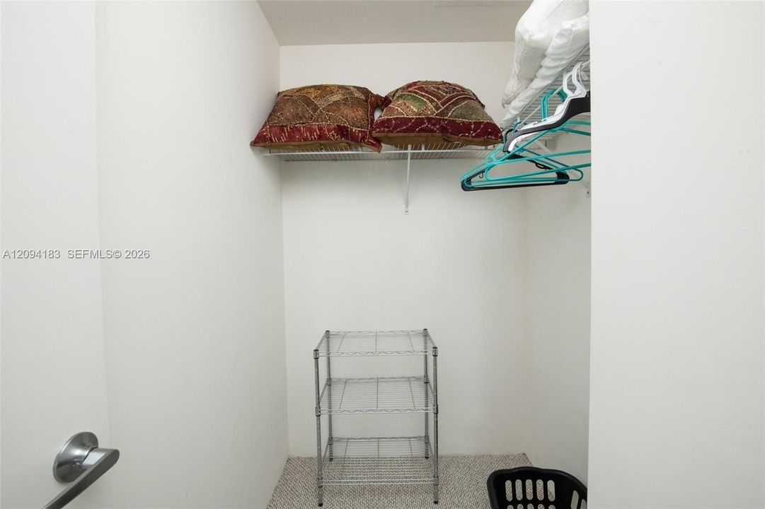 В аренду: $4,900 (2 спален, 2 ванн, 1239 Квадратных фут)