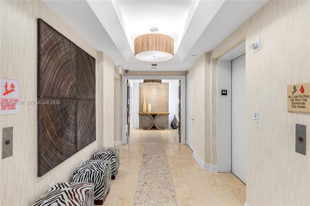 В аренду: $34,900 (5 спален, 5 ванн, 4415 Квадратных фут)