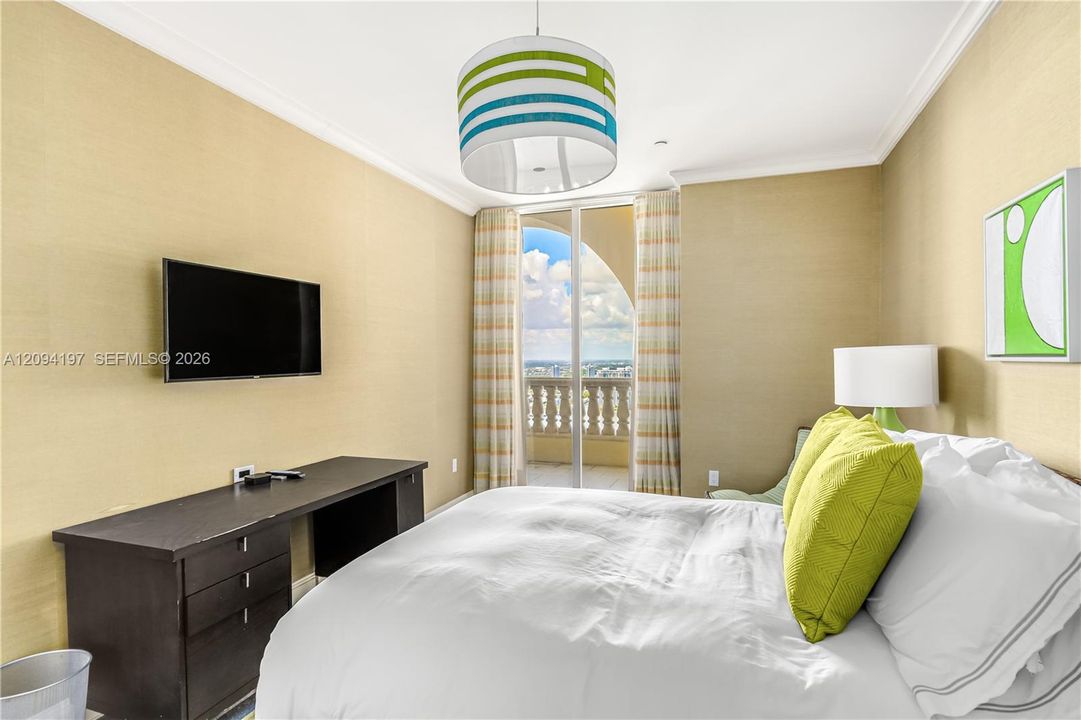 В аренду: $34,900 (5 спален, 5 ванн, 4415 Квадратных фут)