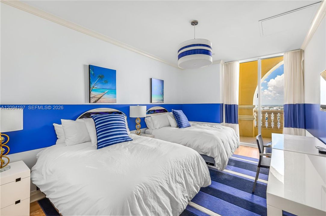 В аренду: $34,900 (5 спален, 5 ванн, 4415 Квадратных фут)